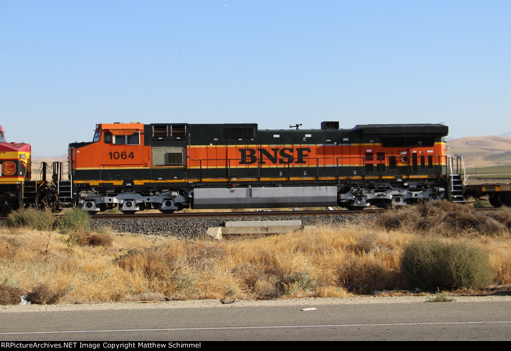 BNSF 1064